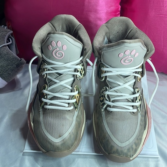 (B)‎ Nike Kyrie Infinity Leopard Print Basketball Shoes Iron Ore Light W, Size 9 - Picture 4 of 16